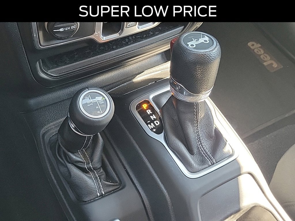 Used 2018 Jeep Wrangler Unlimited Sahara w/ Cold Weather Group AWD/4WD image 31