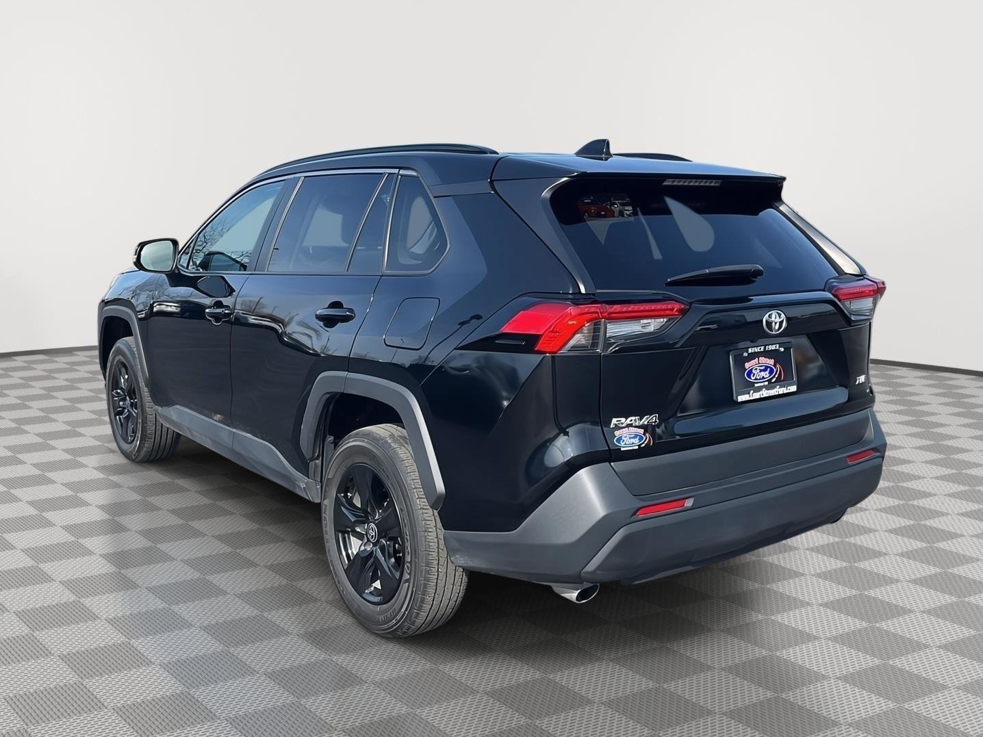 Used 2023 Toyota RAV4 XLE image 3