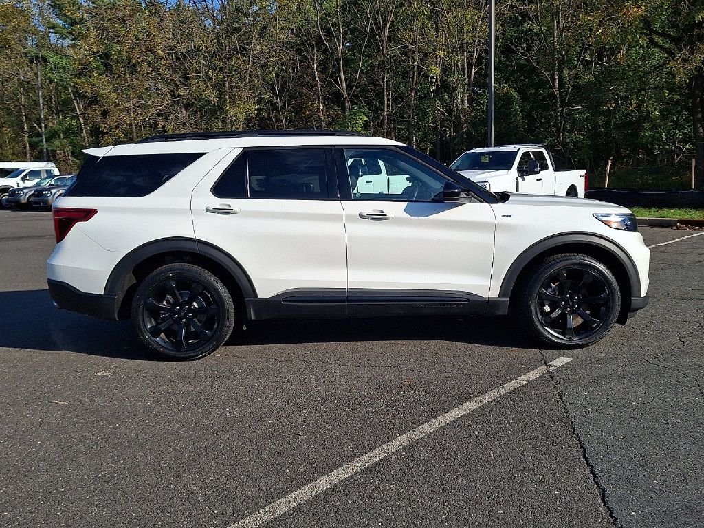 Certified 2024 Ford Explorer ST-Line w/ Class IV Trailer Tow Package AWD/4WD image 10