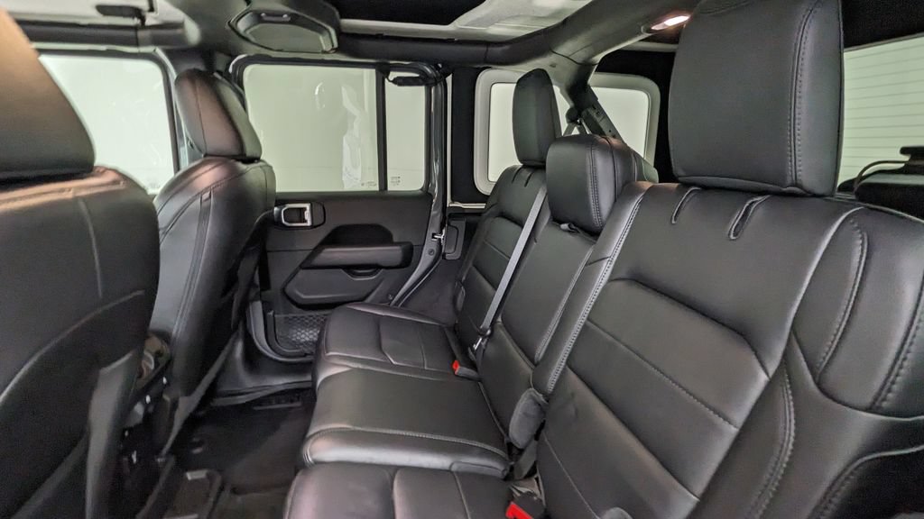 Used 2021 Jeep Wrangler Unlimited Sahara AWD/4WD image 35