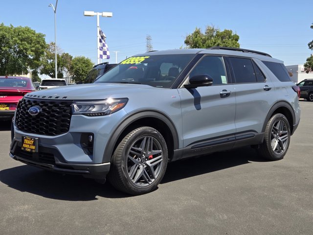 Certified 2025 Ford Explorer ST-Line w/ Premium Package AWD/4WD image 8