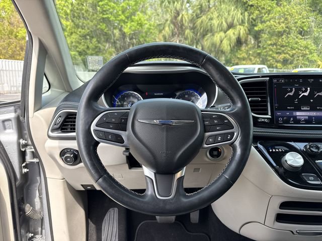 Used 2021 Chrysler Pacifica Touring-L w/ Premium & Safety Sphere Group image 47