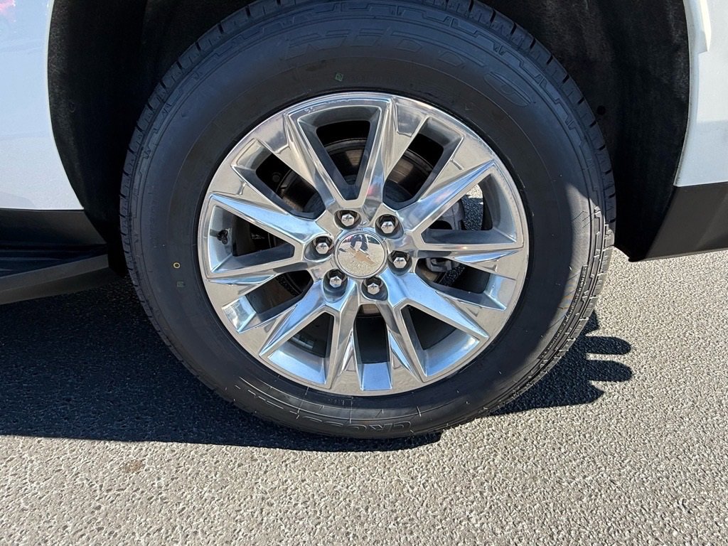 Used 2023 Chevrolet Suburban Premier image 16