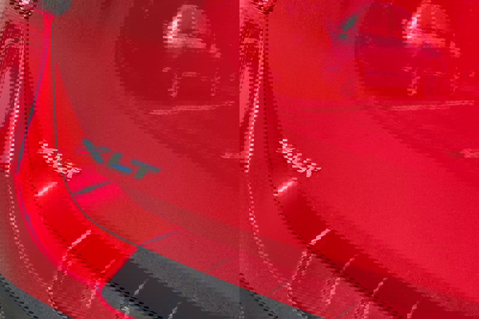 Certified 2022 Ford Explorer XLT w/ Equipment Group 202A image 28