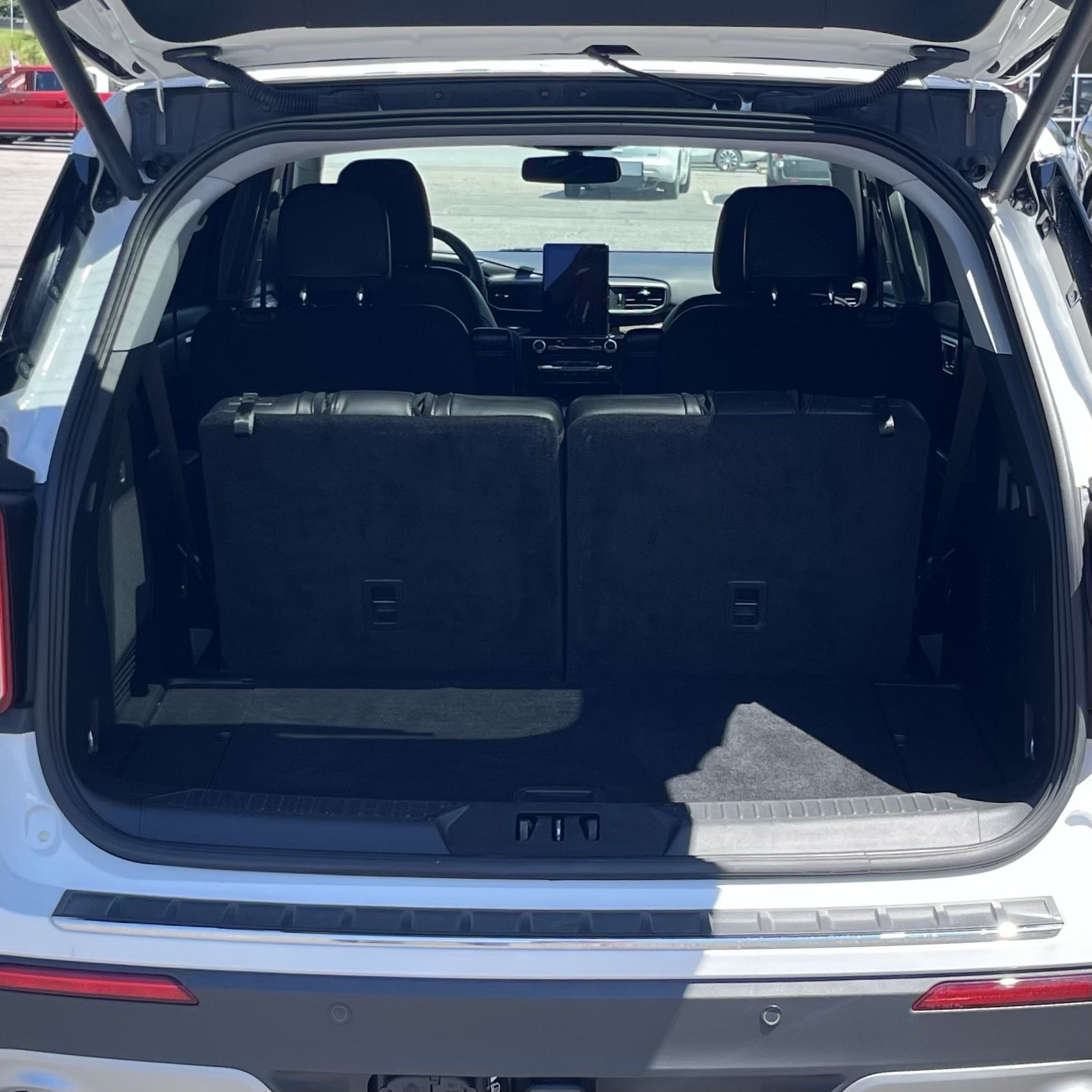 Certified 2024 Ford Explorer Limited w/ Limited Technology Package AWD/4WD image 17