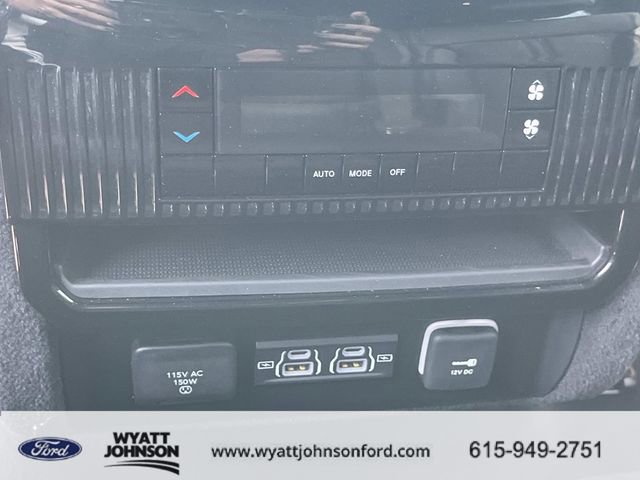 Used 2024 Jeep Wagoneer L Series II w/ Flexible Seating Group image 17