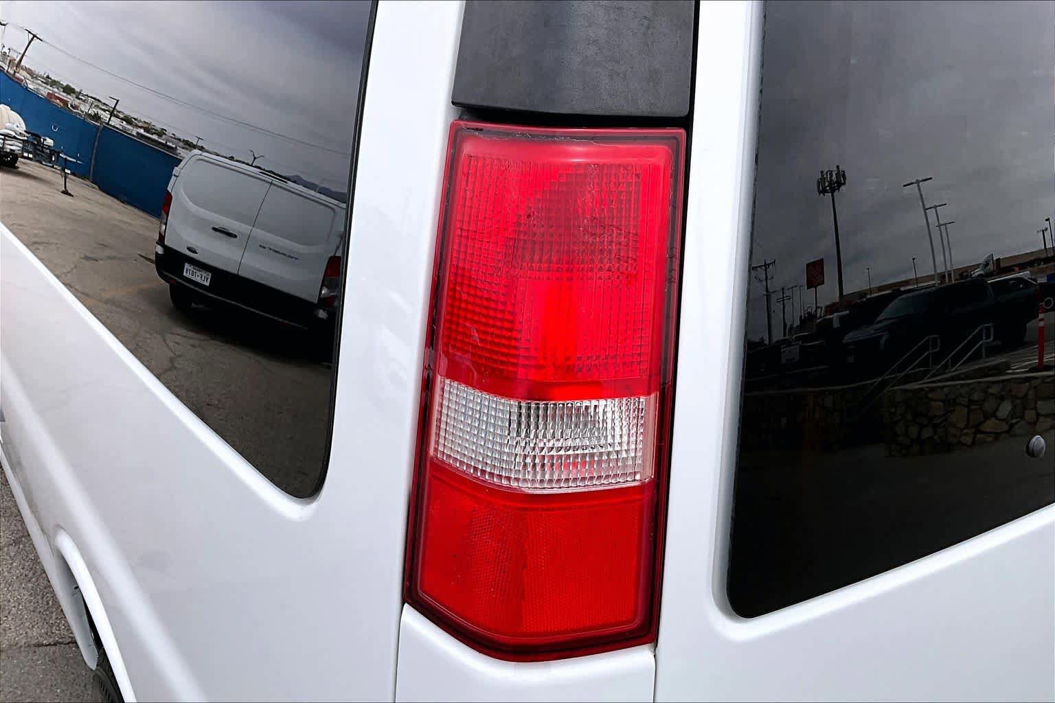 Used 2021 Chevrolet Express 3500 LT w/ LT Preferred Equipment Group RWD image 27