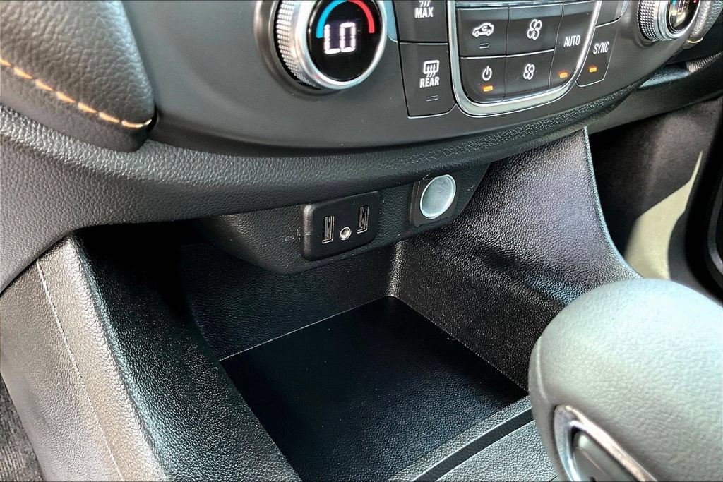 Used 2021 Chevrolet Traverse LS FWD image 18