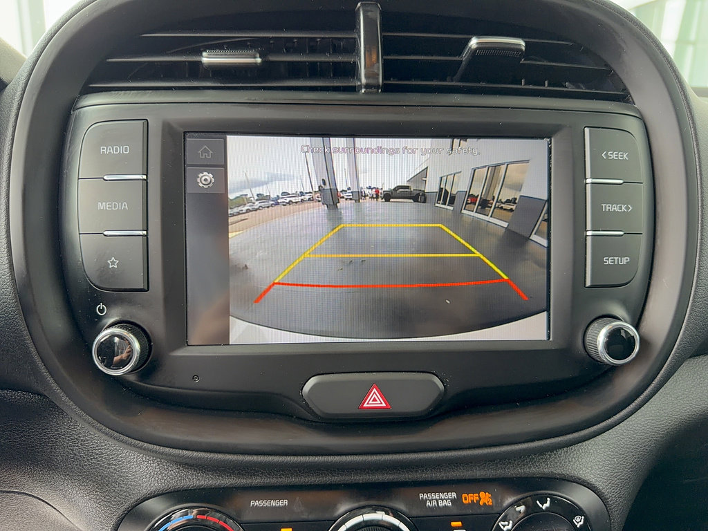 Used 2025 Kia Soul LX w/ LX Technology Package FWD image 18