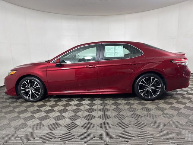 Used 2018 Toyota Camry SE w/ Moonroof Package image 2