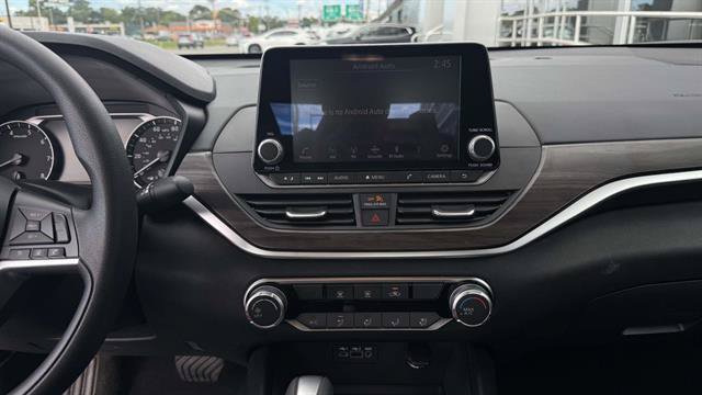 Used 2025 Nissan Altima 2.5 SV AWD/4WD image 19