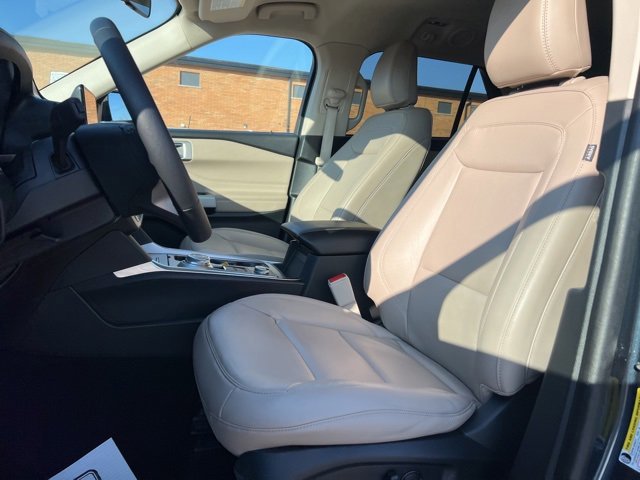 Certified 2023 Ford Explorer XLT w/ Equipment Group 202A image 19