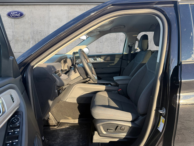 Certified 2025 Ford Explorer Active AWD/4WD image 15
