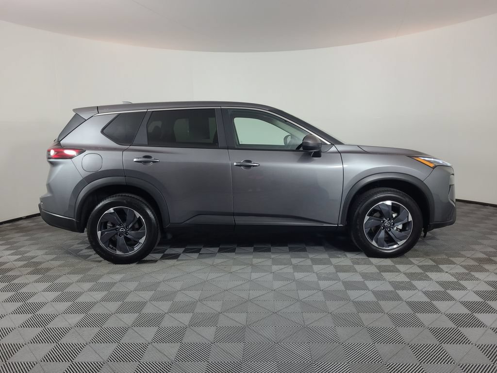 Used 2025 Nissan Rogue SV FWD image 2