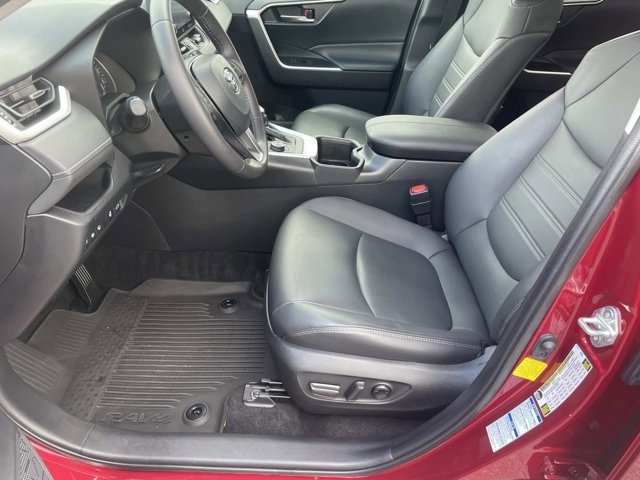 Used 2022 Toyota RAV4 XLE Premium image 16