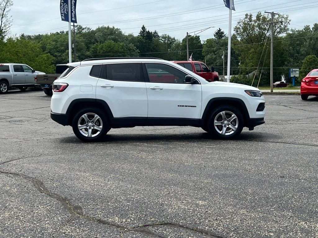 Used 2024 Jeep Compass Latitude AWD/4WD image 14