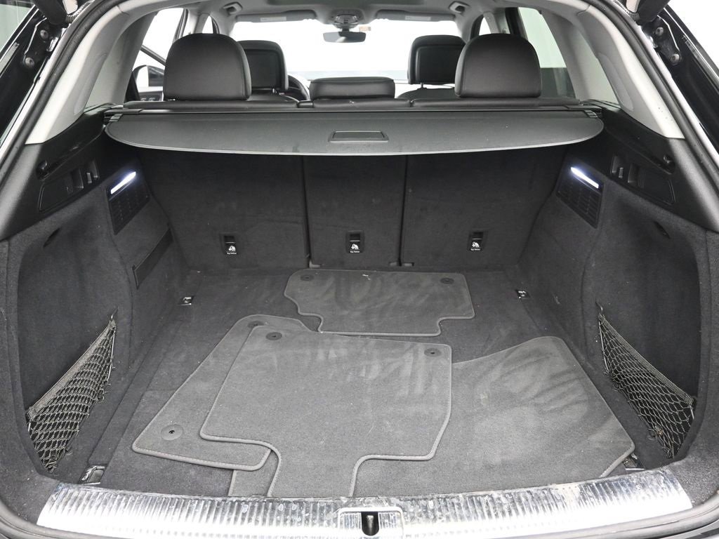 Used 2019 Audi Q5 Prestige w/ Prestige Package image 11