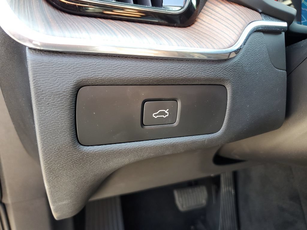 Used 2023 Volvo XC60 B5 Ultimate w/ Climate Package AWD/4WD image 21