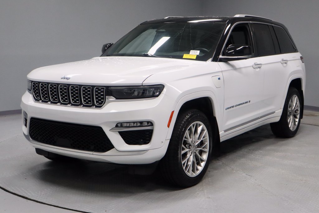 Used 2023 Jeep Grand Cherokee Summit w/ Luxury Tech Group V AWD/4WD image 8