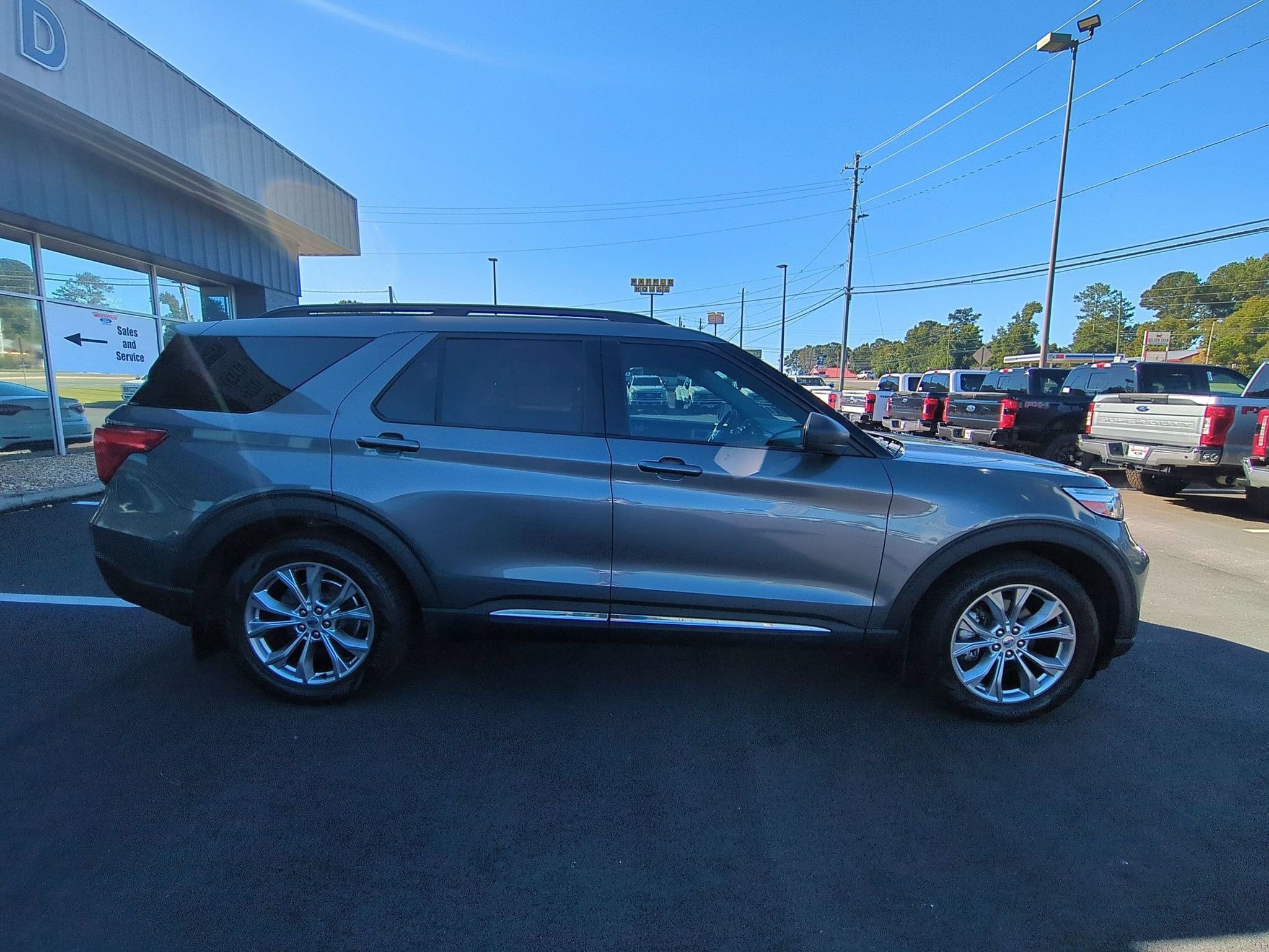 Certified 2023 Ford Explorer XLT w/ Equipment Group 202A RWD image 4
