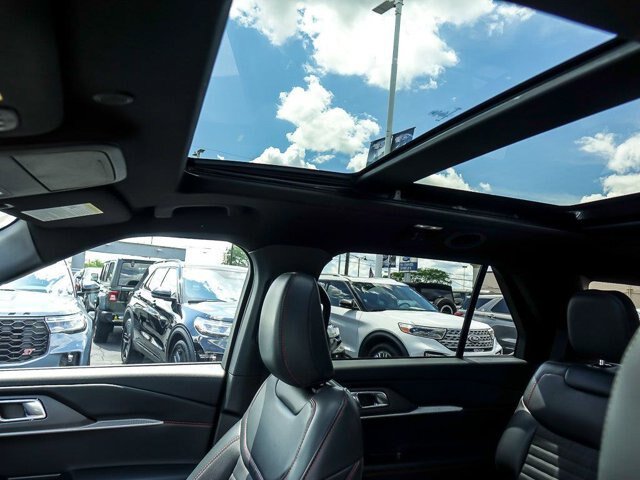 Certified 2025 Ford Explorer ST-Line AWD/4WD image 15