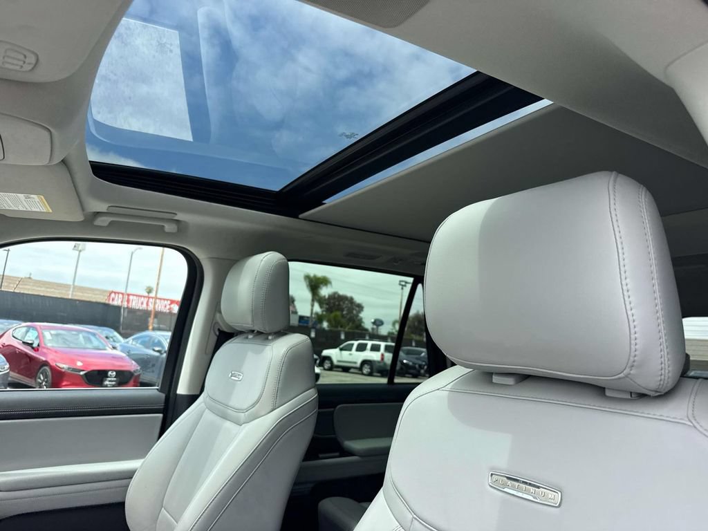 Certified 2025 Ford Expedition Platinum w/ Driver's Package AWD/4WD image 28