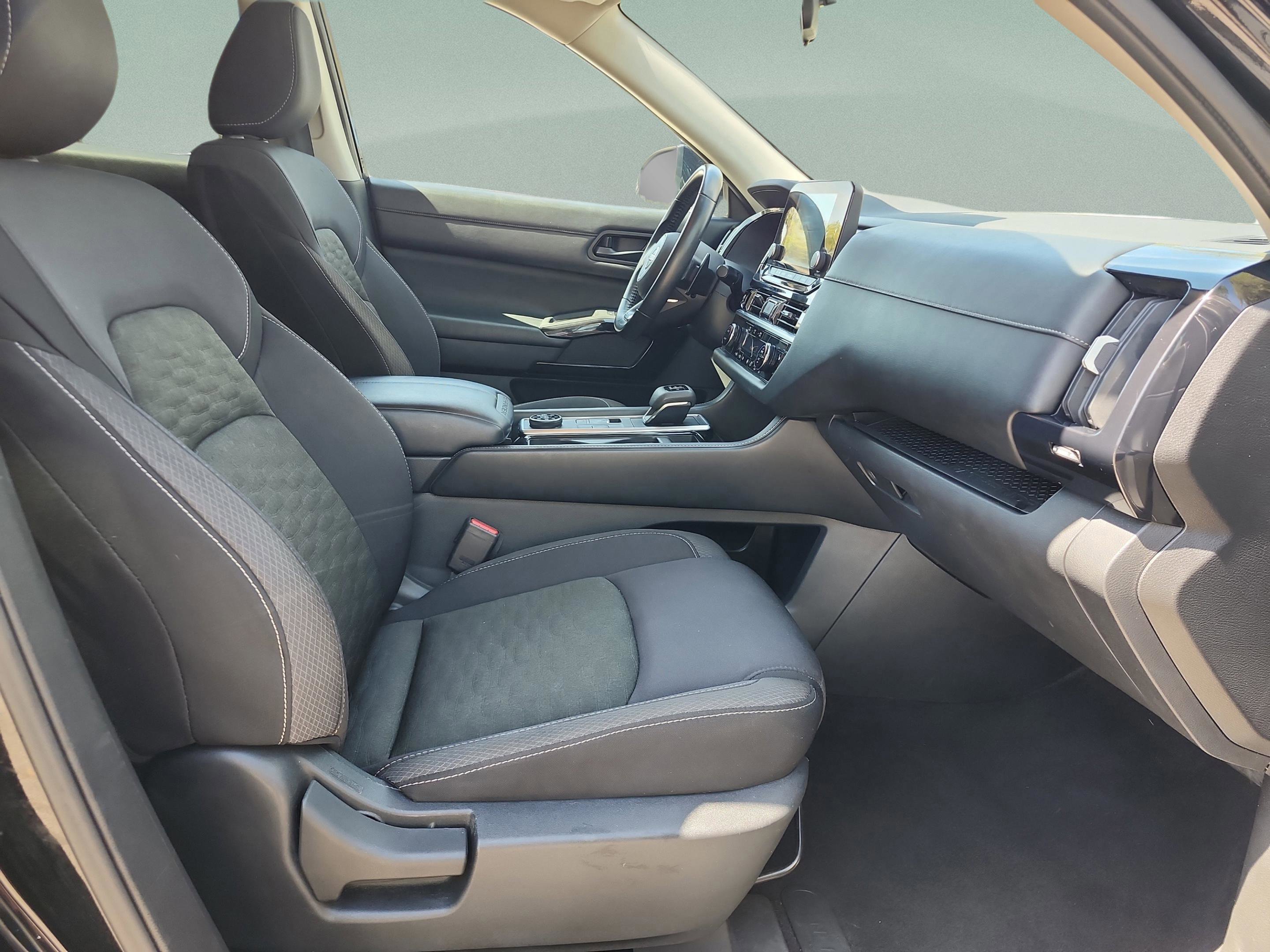 Used 2023 Nissan Pathfinder SV image 21