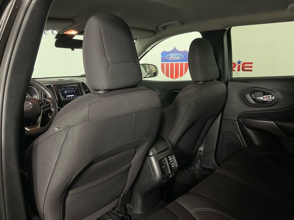 Used 2019 Jeep Cherokee Latitude w/ Popular Appearance Group image 14