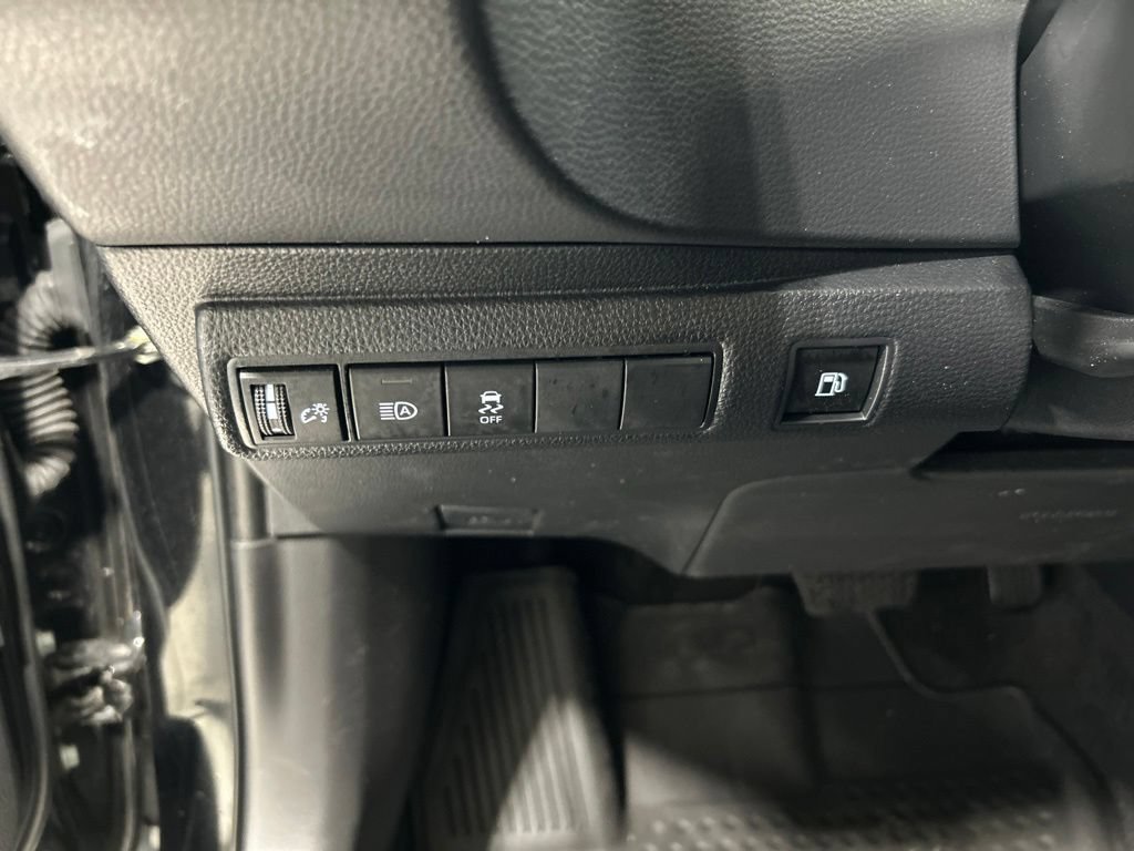 Used 2025 Toyota Corolla SE FWD image 14