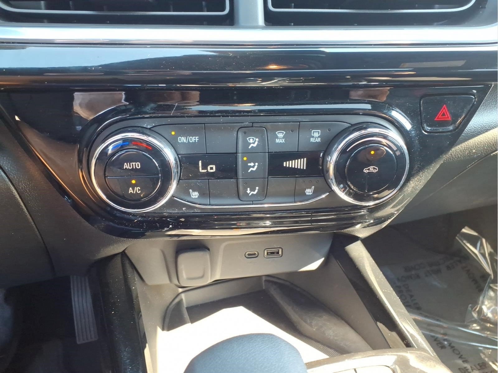 Used 2024 Chevrolet Trax RS w/ Sunroof Package FWD image 16