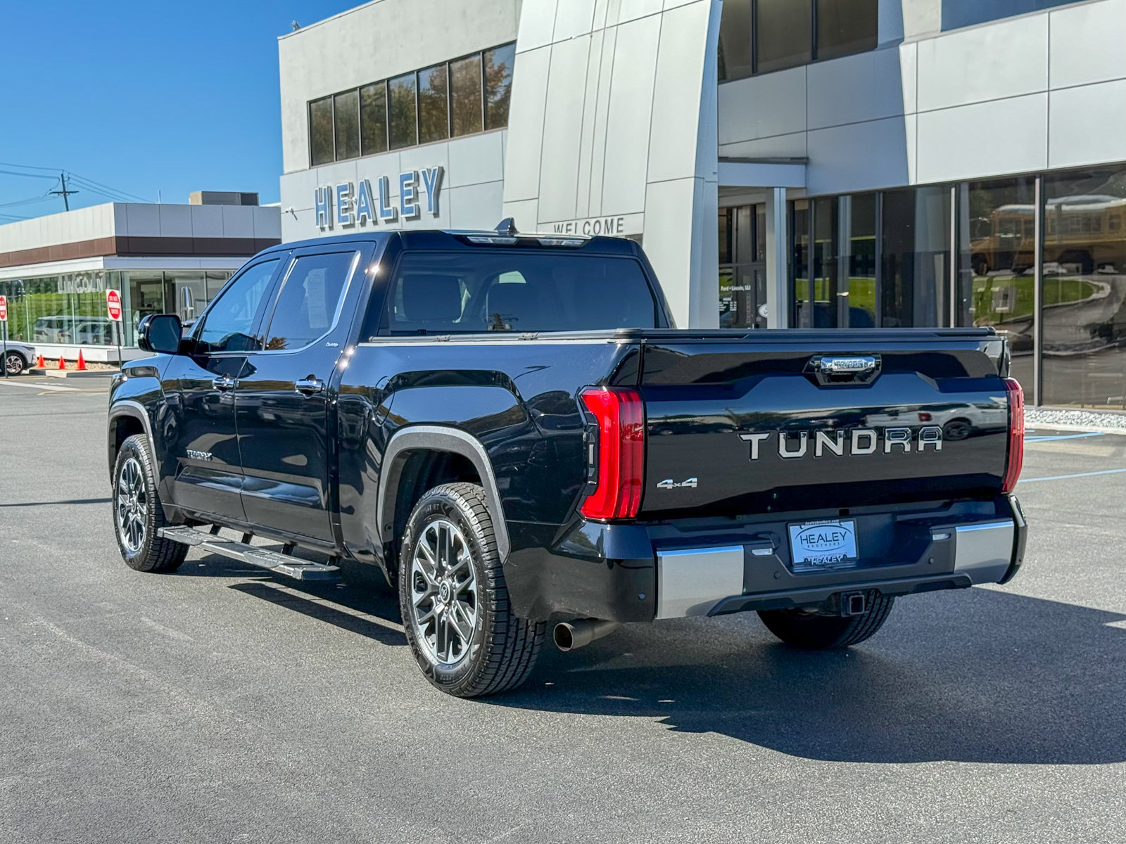 Used 2023 Toyota Tundra Limited w/ Power Package AWD/4WD image 3