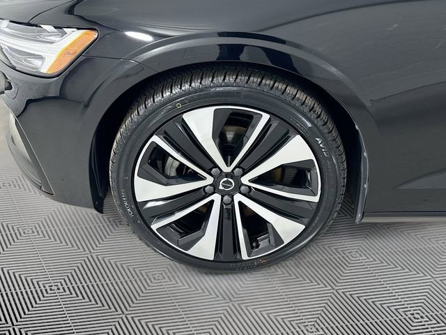 Used 2022 Volvo S60 B5 Momentum w/ Premium Package image 30