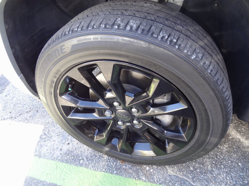 Used 2021 Jeep Grand Cherokee L Overland w/ Advanced Protech Group III image 16