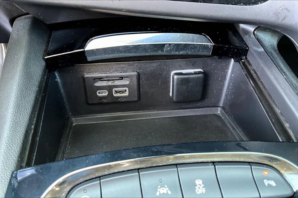 Used 2021 Buick Envision Essence w/ Technology Package I FWD image 27