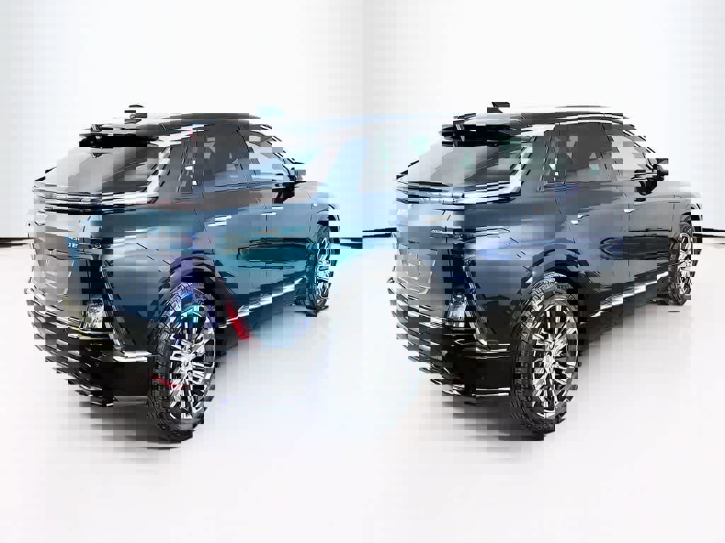 Used 2024 Cadillac Lyriq Luxury image 5