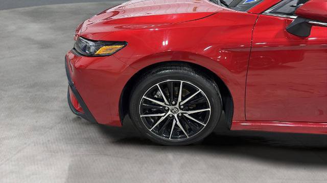 Used 2024 Toyota Camry SE image 19