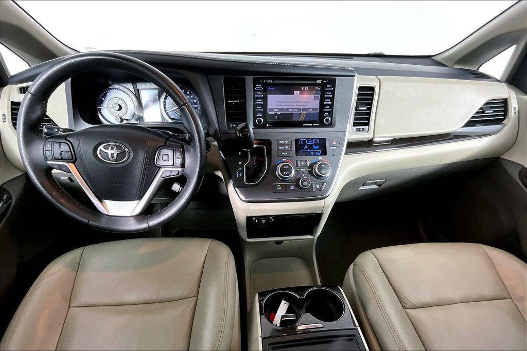 Used 2019 Toyota Sienna XLE w/ XLE Navigation Package FWD image 15