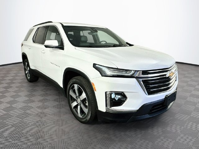 Used 2023 Chevrolet Traverse LT w/ LT Premium Package AWD/4WD image 4