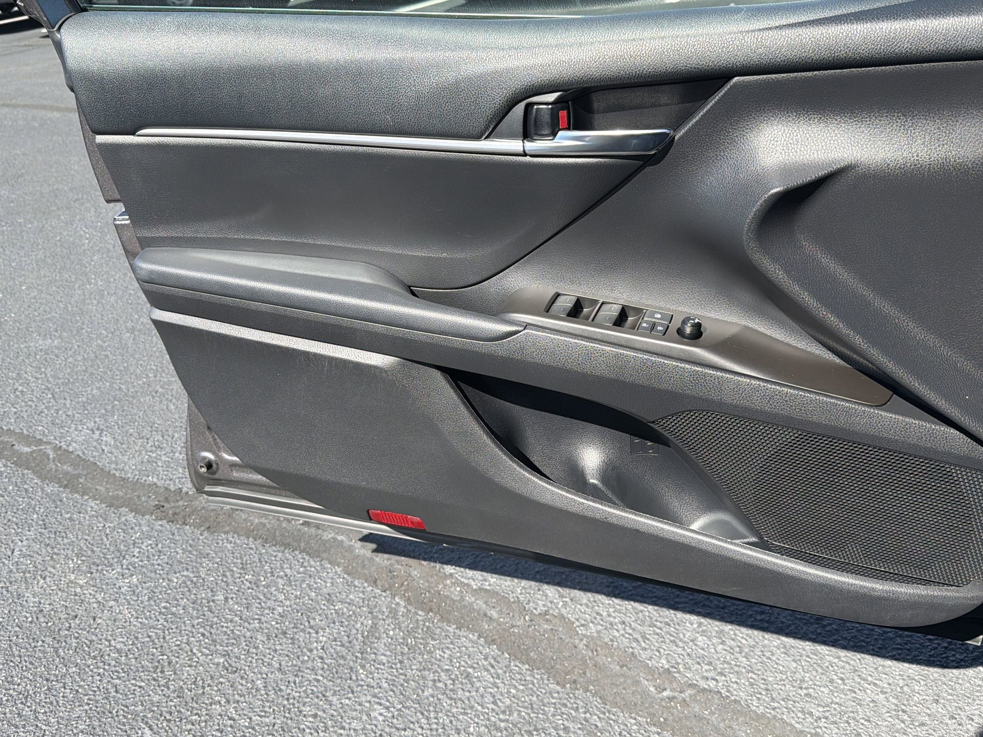 Used 2022 Toyota Camry SE image 14