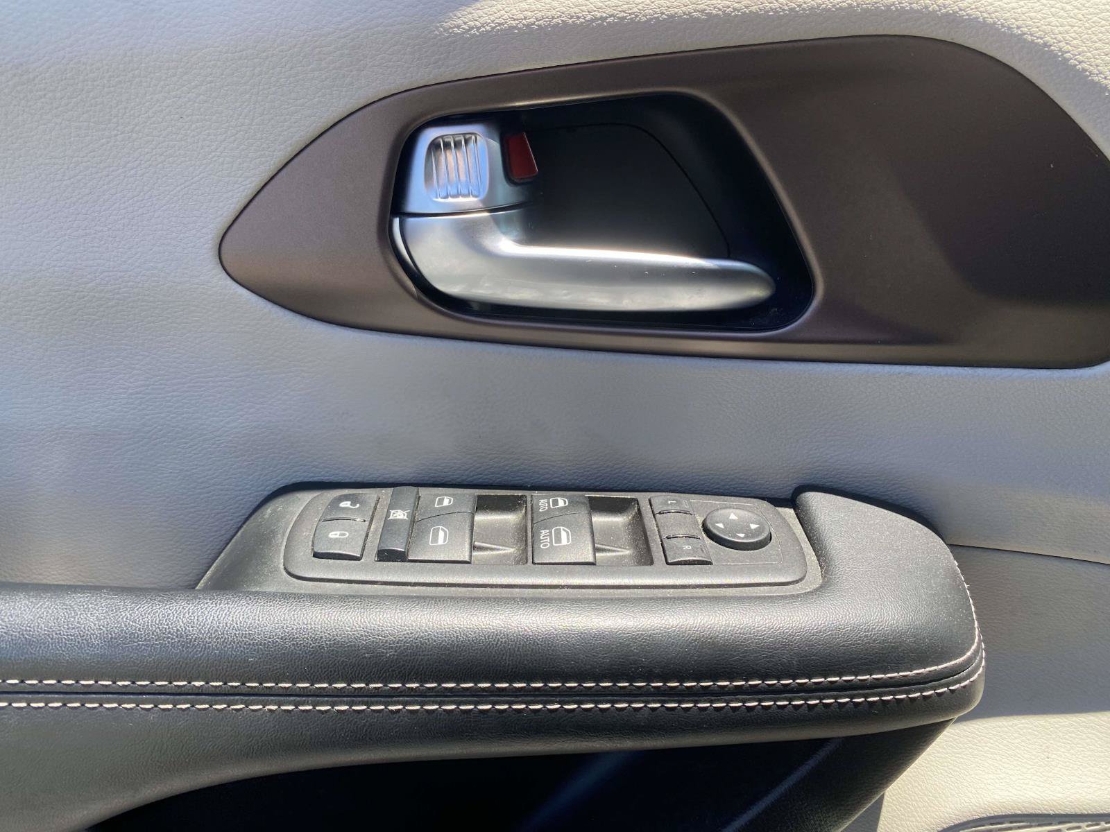 Used 2022 Chrysler Voyager LX FWD image 16