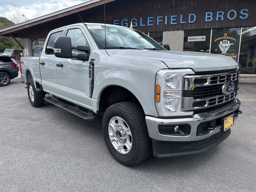 Certified 2025 Ford F250 XLT w/ Snow Plow Prep Package AWD/4WD image 3