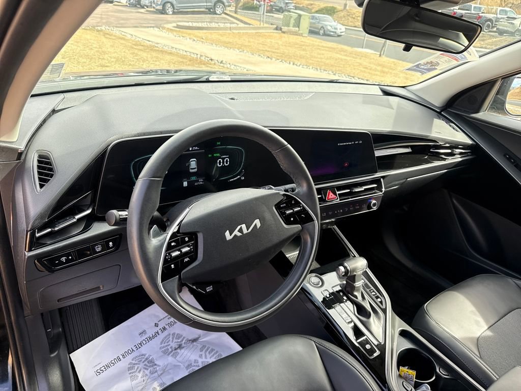 Used 2023 Kia Niro EX image 13
