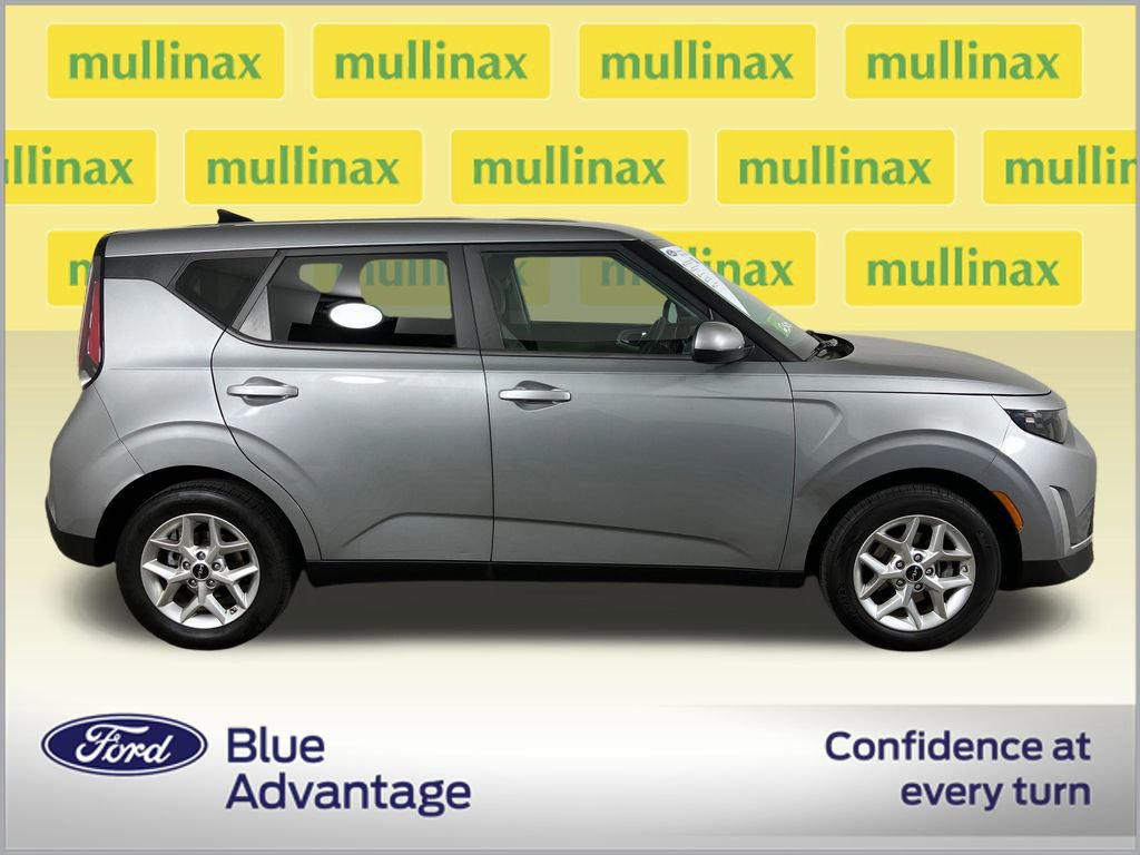 Used 2023 Kia Soul LX w/ LX Technology Package image 6
