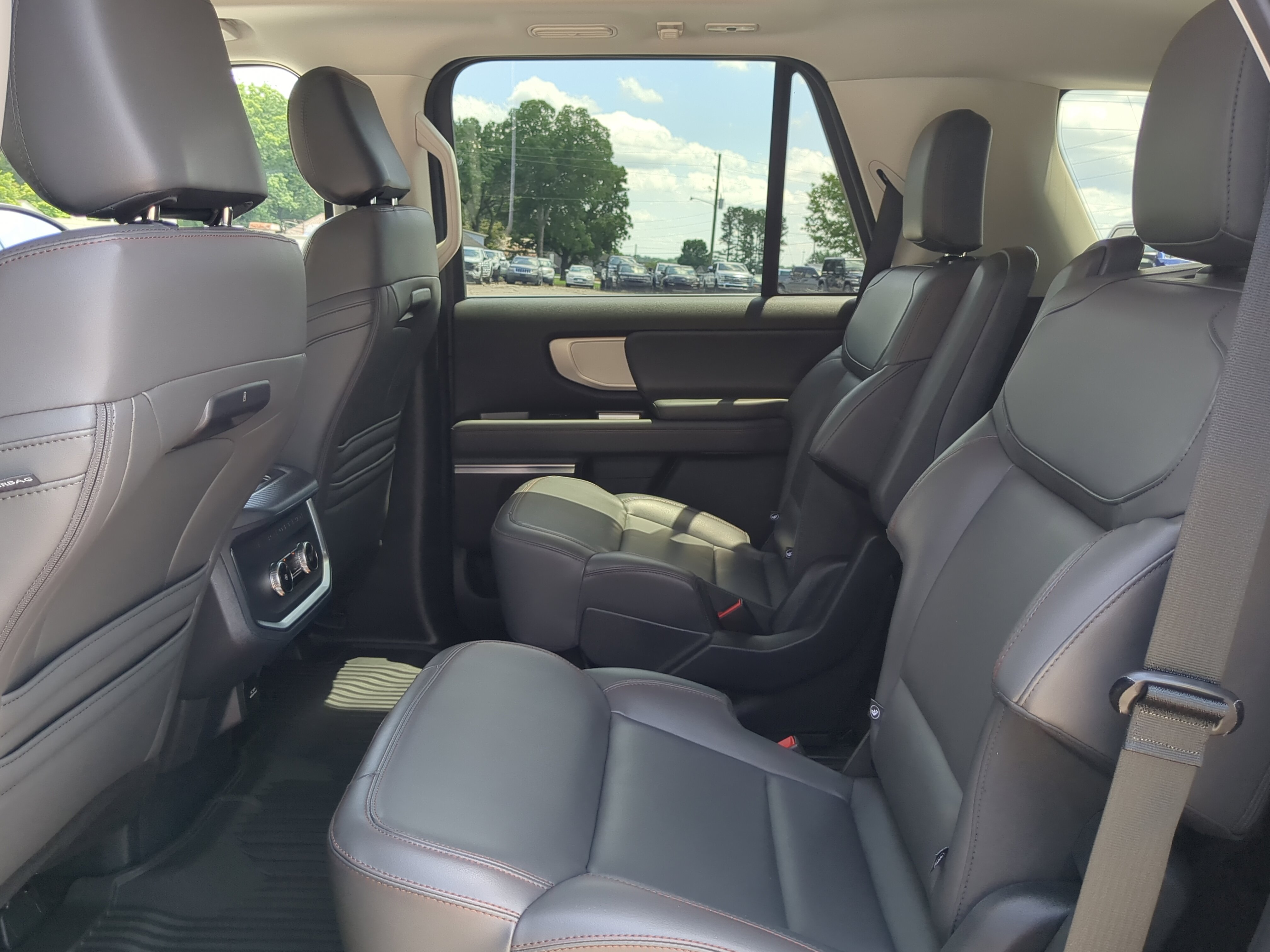 Certified 2025 Ford Expedition Active RWD image 12