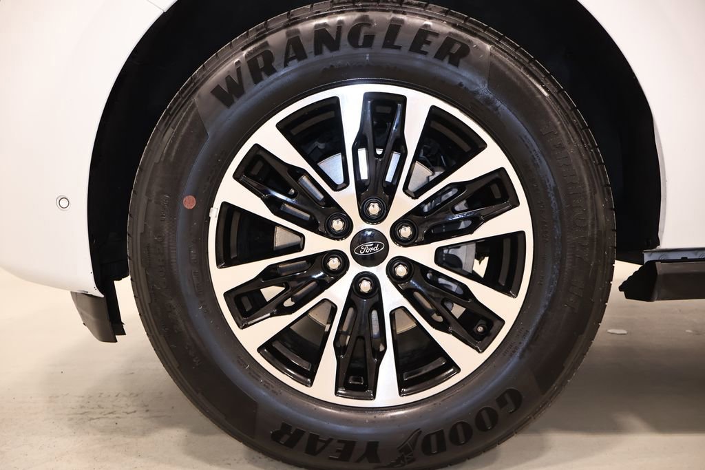 Certified 2025 Ford Expedition Max Platinum image 55