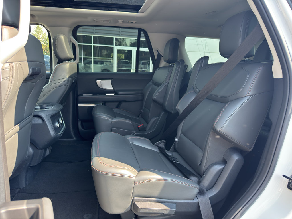 Certified 2025 Ford Expedition Active AWD/4WD image 11