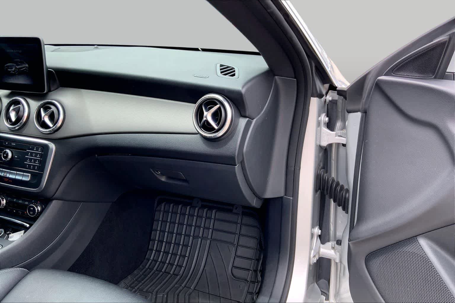 Used 2018 Mercedes-Benz CLA 250 image 18