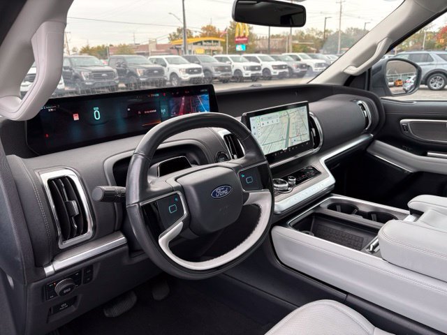 Certified 2025 Ford Expedition Max Platinum w/ Driver's Package AWD/4WD image 21