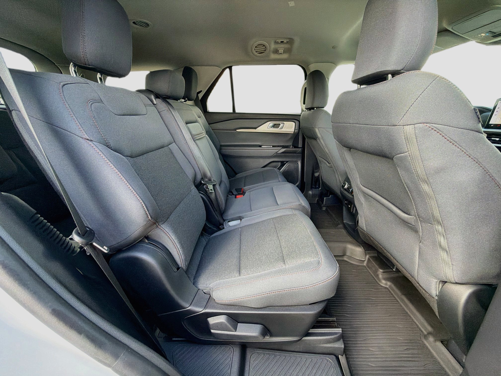 Certified 2025 Ford Explorer Active RWD image 28