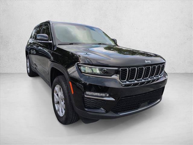 Used 2022 Jeep Grand Cherokee Limited w/ Trailer Tow Prep Group (B) AWD/4WD image 3